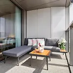 Apartment Golden Suite, River&old Town View, Free Parking