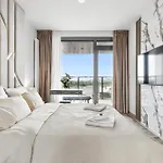 Apartment Golden Suite, River&old Town View, Free Parking Bratislava