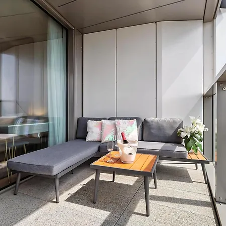 Διαμέρισμα Golden Suite, River&old Town View, Free Parking