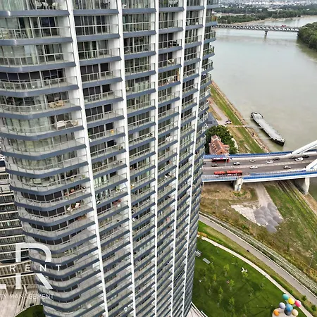 Golden Suite, River&old Town View, Free Parking Apartamento