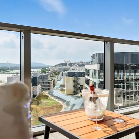 Golden Suite, River&old Town View, Free Parking Μπρατισλάβα