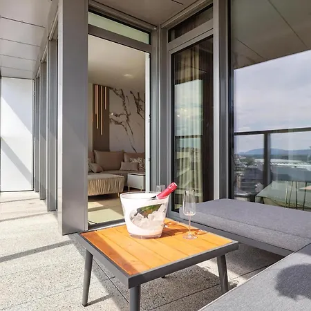 Golden Suite, River&old Town View, Free Parking Apartamento Bratislava