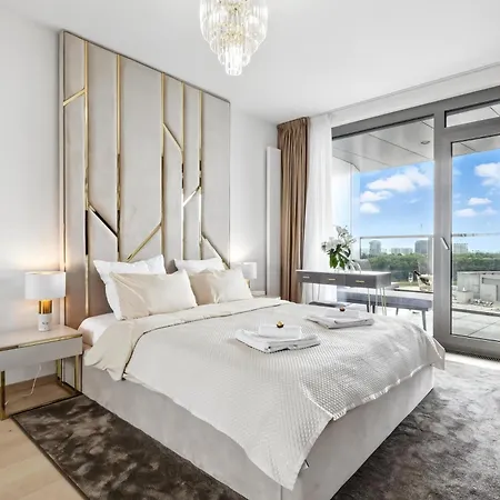Golden Suite, River&old Town View, Free Parking Appartement