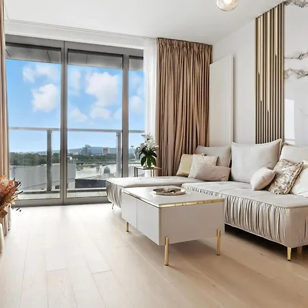 Golden Suite, River&old Town View, Free Parking شقة براتسيلافا