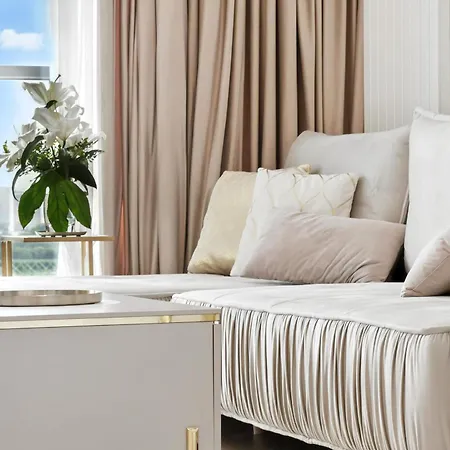 Golden Suite, River&old Town View, Free Parking Apartmán