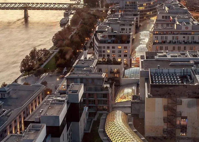 アパート Golden Suite, River&old Town View, Free Parking ブラチスラヴァ