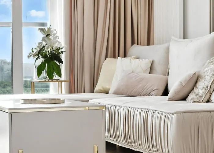 Golden Suite, River&old Town View, Free Parking 公寓