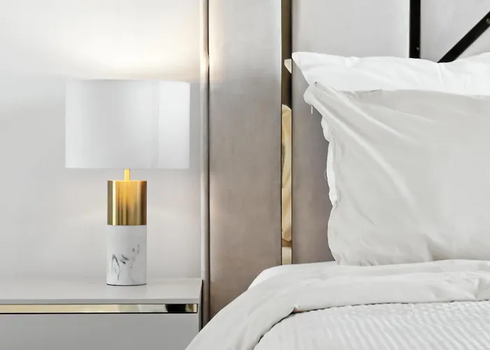 Golden Suite, River&old Town View, Free Parking شقة *