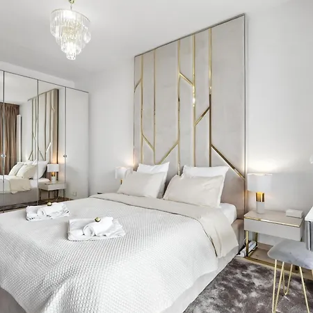 Golden Suite, River&old Town View, Free Parking Apartmán