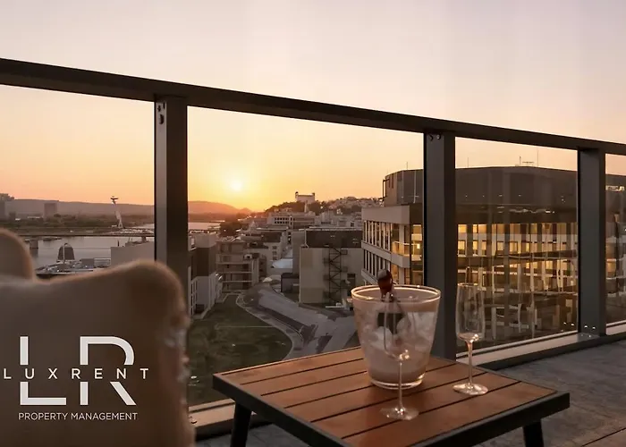 Golden Suite, River&old Town View, Free Parking * Bratislava