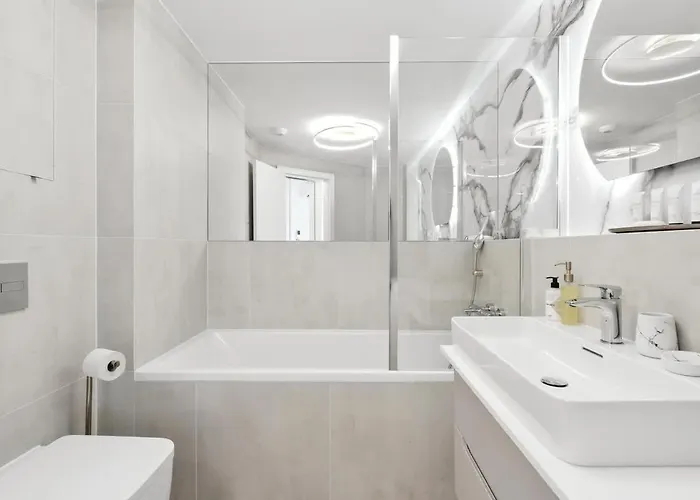 Apartment Golden Suite, River&old Town View, Free Parking Bratislava