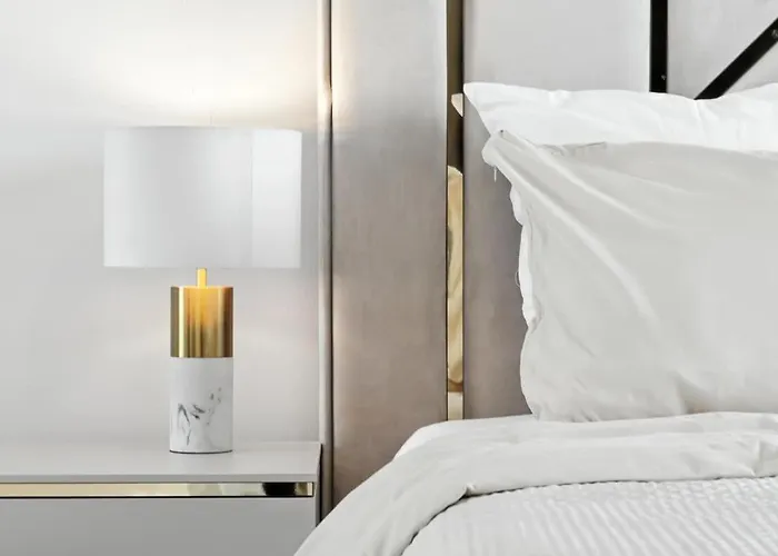 Apartment Golden Suite, River&old Town View, Free Parking *