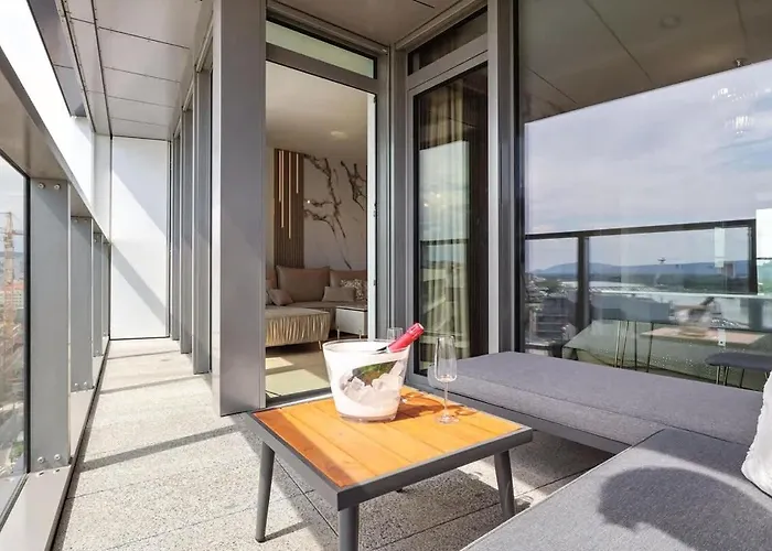 Apartment Golden Suite, River&old Town View, Free Parking Bratislava