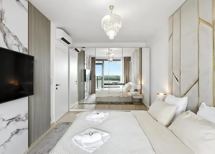 Golden Suite, River&old Town View, Free Parking