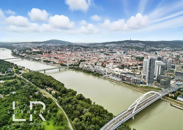 Golden Suite, River&old Town View, Free Parking Apartment